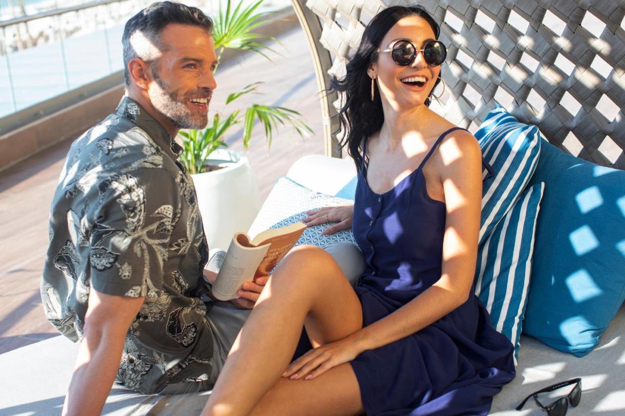 Royalton Chic Cancun, An Autograph Collection All-Inclusive Resort - Adults Only المظهر الخارجي الصورة Ben Affleck and Jennifer Garner