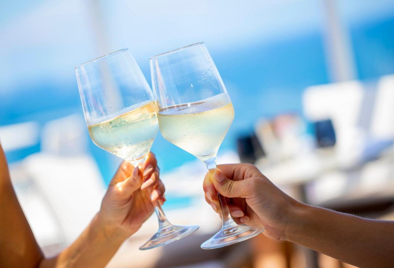 Royalton Chic Cancun, An Autograph Collection All-Inclusive Resort - Adults Only المظهر الخارجي الصورة Two wine glasses