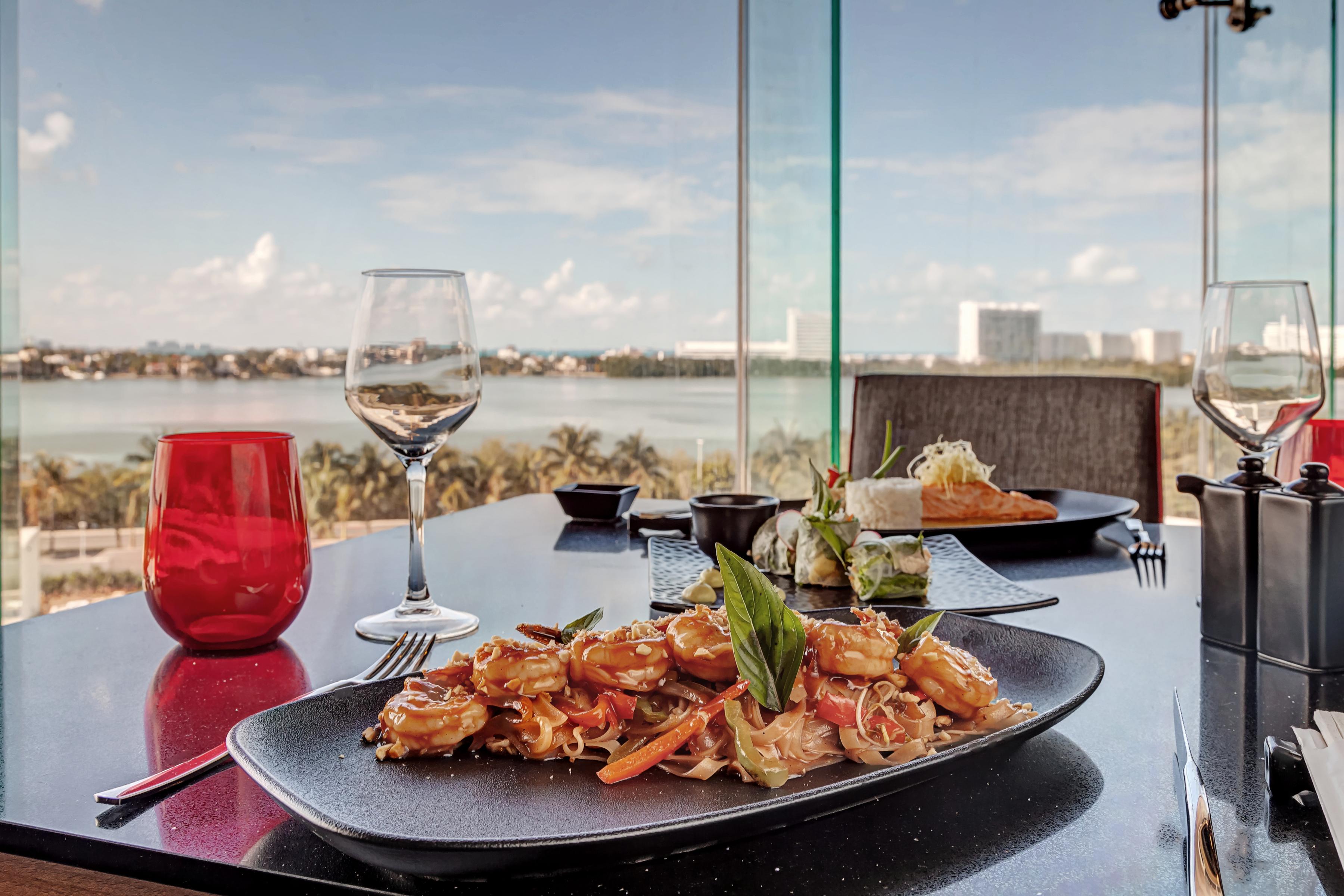 Royalton Chic Cancun, An Autograph Collection All-Inclusive Resort - Adults Only المظهر الخارجي الصورة A meal at the restaurant