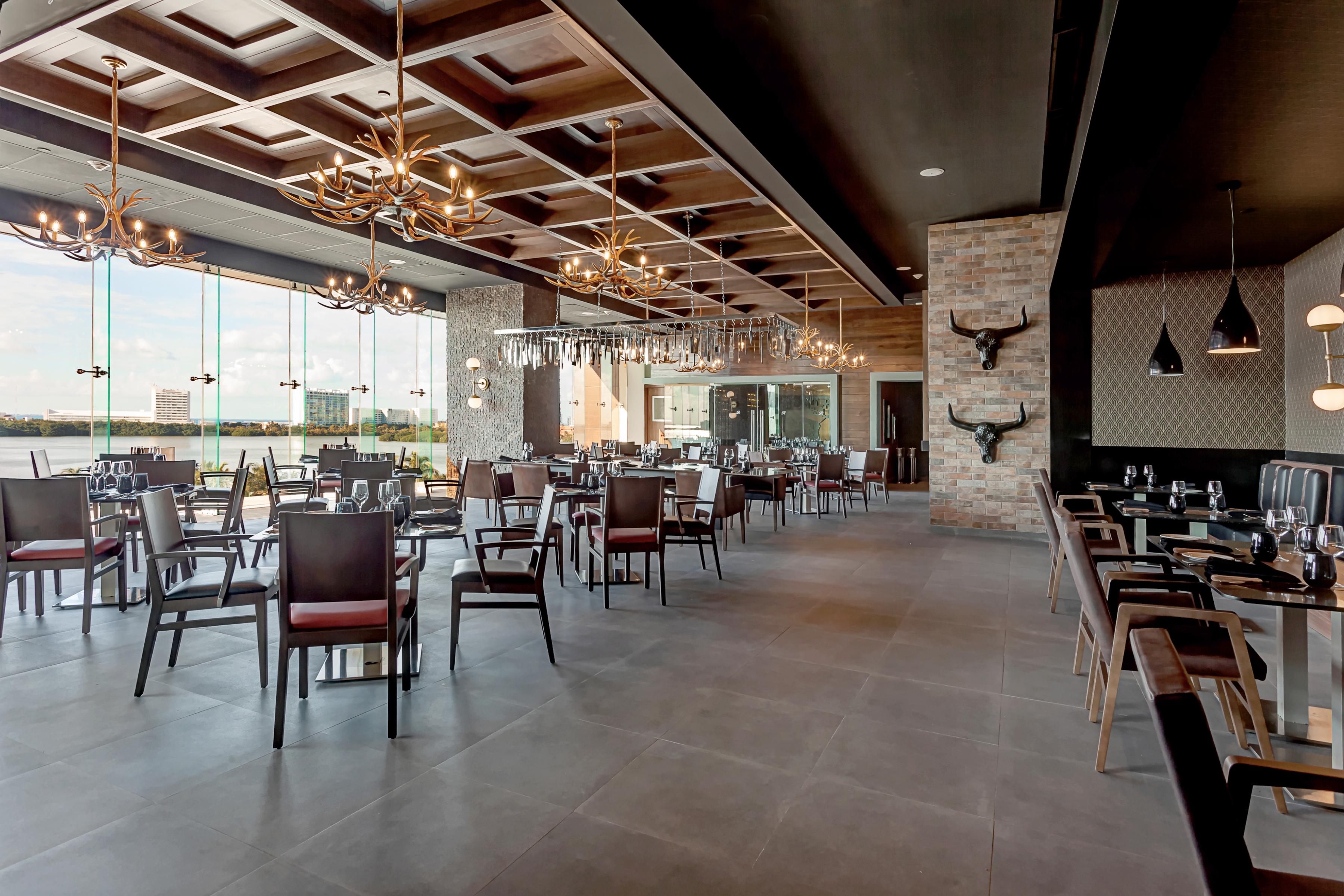Royalton Chic Cancun, An Autograph Collection All-Inclusive Resort - Adults Only المظهر الخارجي الصورة Interior of the restaurant