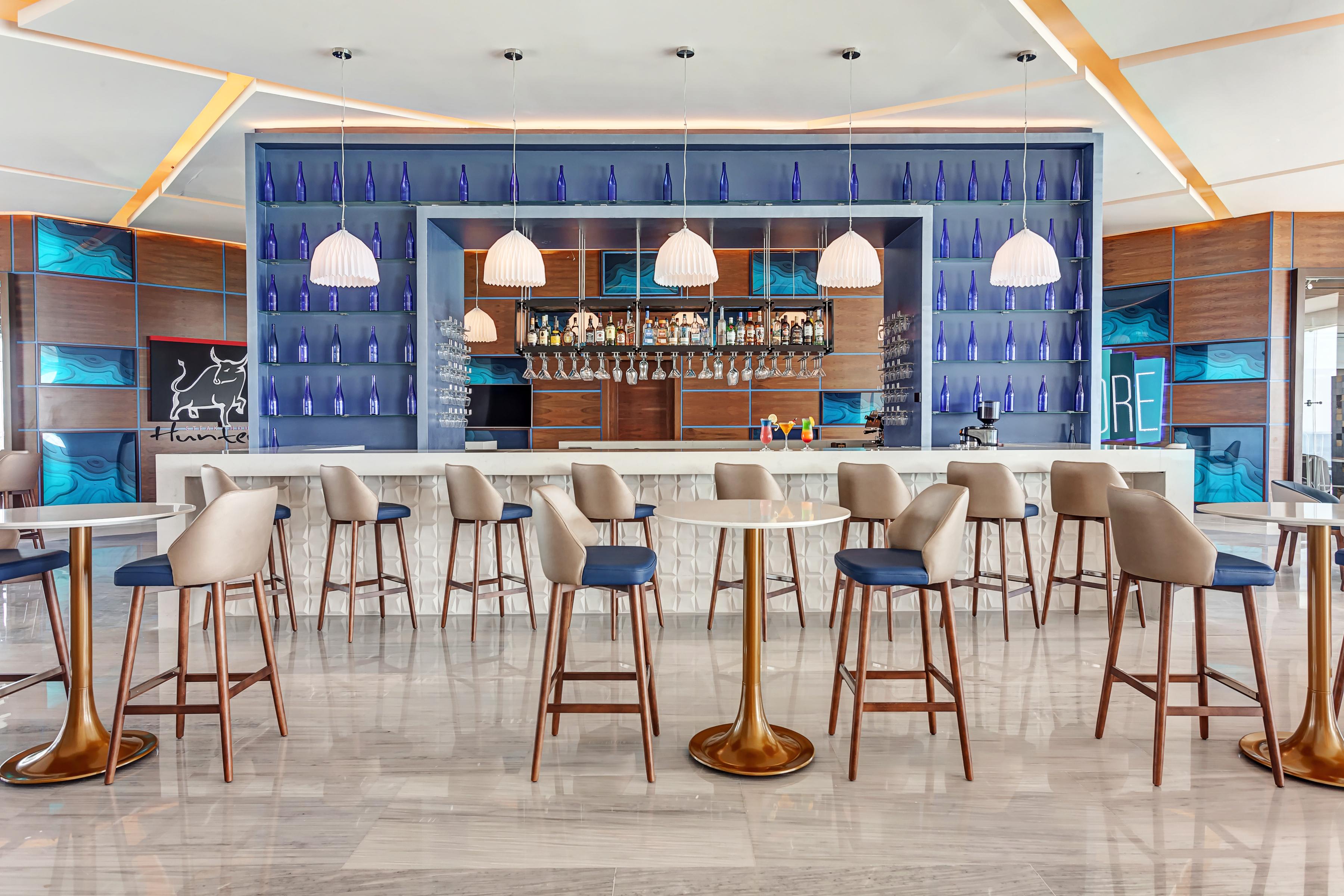 Royalton Chic Cancun, An Autograph Collection All-Inclusive Resort - Adults Only المظهر الخارجي الصورة The bar at the lounge
