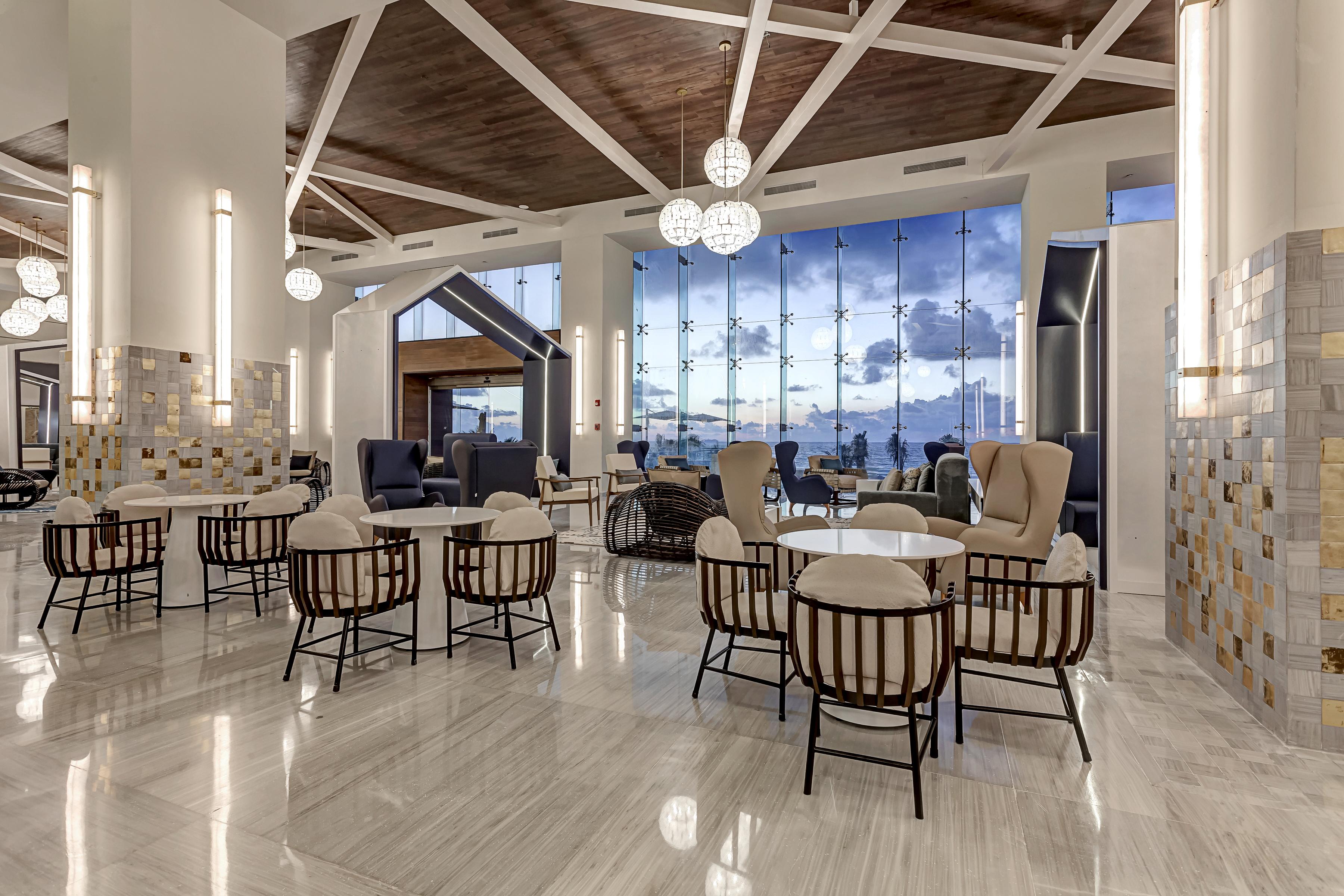 Royalton Chic Cancun, An Autograph Collection All-Inclusive Resort - Adults Only المظهر الخارجي الصورة The lounge at the airport
