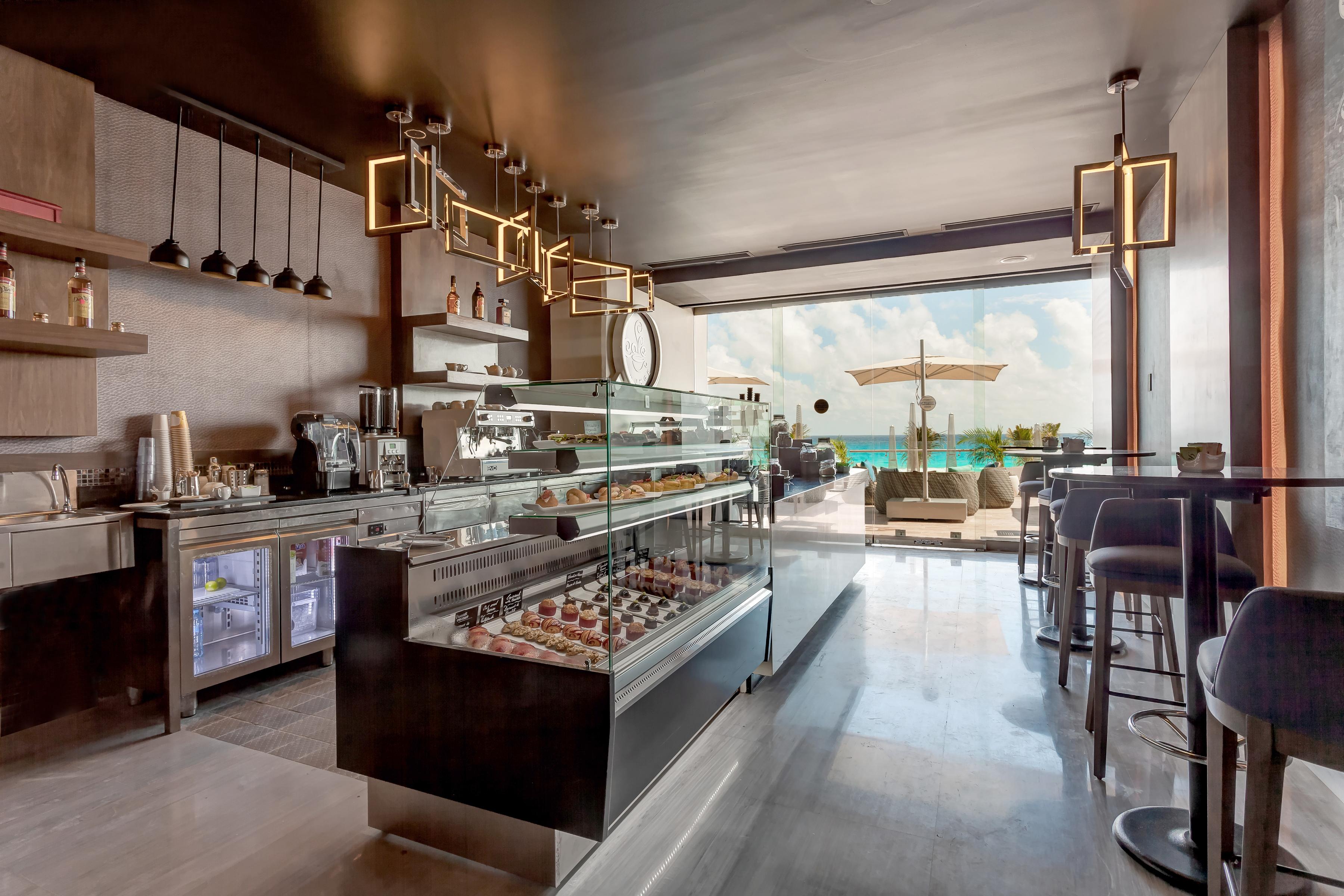Royalton Chic Cancun, An Autograph Collection All-Inclusive Resort - Adults Only المظهر الخارجي الصورة The interior of the café